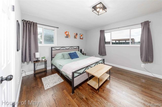 2099 E Maple Road, Birmingham, MI 48009