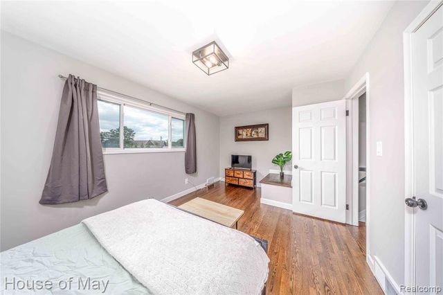 2099 E Maple Road, Birmingham, MI 48009