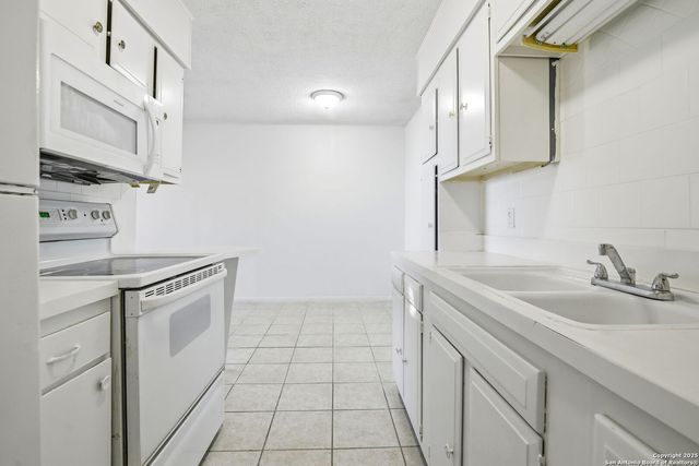 7774 Skolout, San Antonio, TX 78227