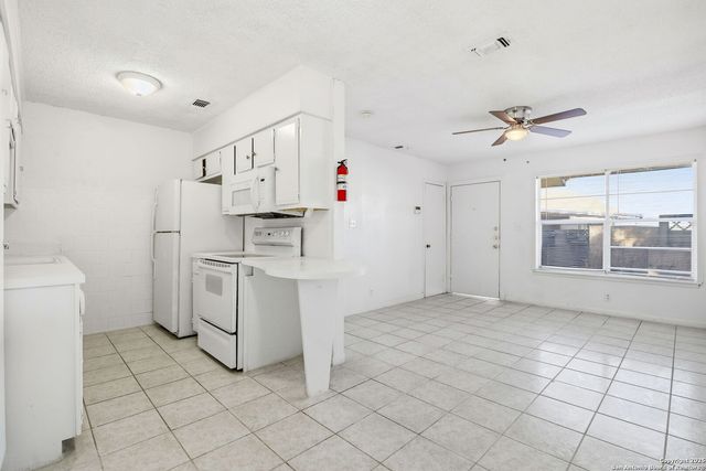 7774 Skolout, San Antonio, TX 78227