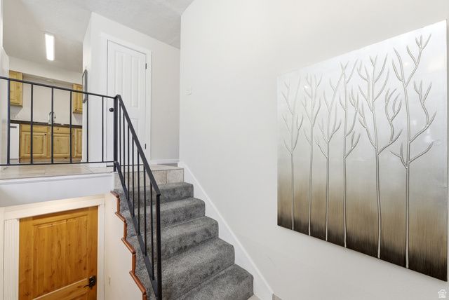 2326 W HEATHERGLEN DR, Taylorsville, UT 84129