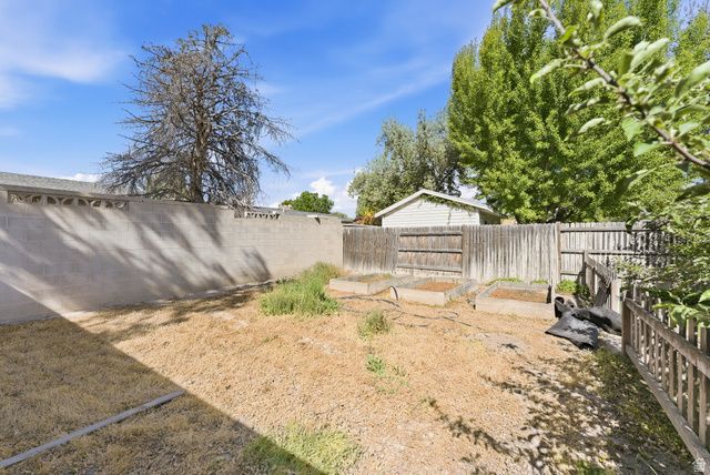 2326 W HEATHERGLEN DR, Taylorsville, UT 84129