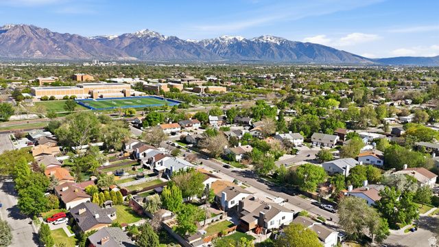 2326 W HEATHERGLEN DR, Taylorsville, UT 84129