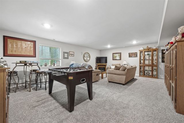 2838 Anne Drive, Hiawatha, IA 52233