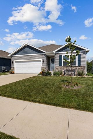 2838 Anne Drive, Hiawatha, IA 52233