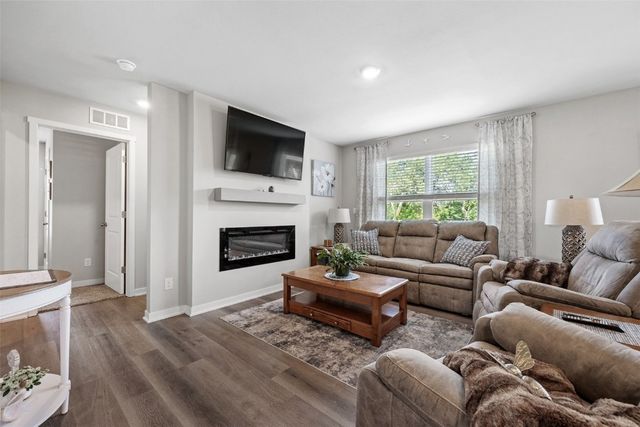 2838 Anne Drive, Hiawatha, IA 52233