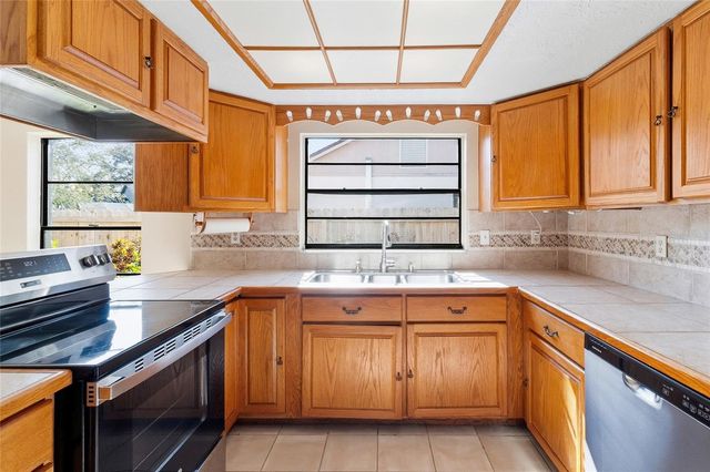 15717 PENNINGTON ROAD, Tampa, FL 33624