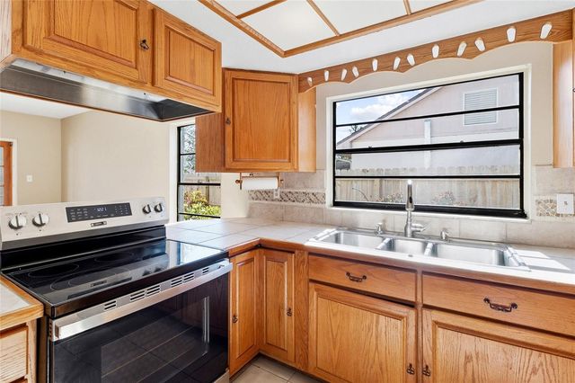 15717 PENNINGTON ROAD, Tampa, FL 33624