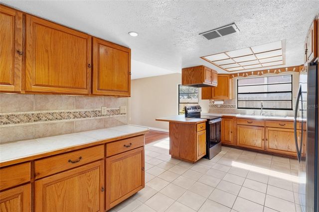 15717 PENNINGTON ROAD, Tampa, FL 33624