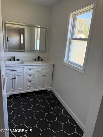 3 Lake Drive, Howell, NJ 07731