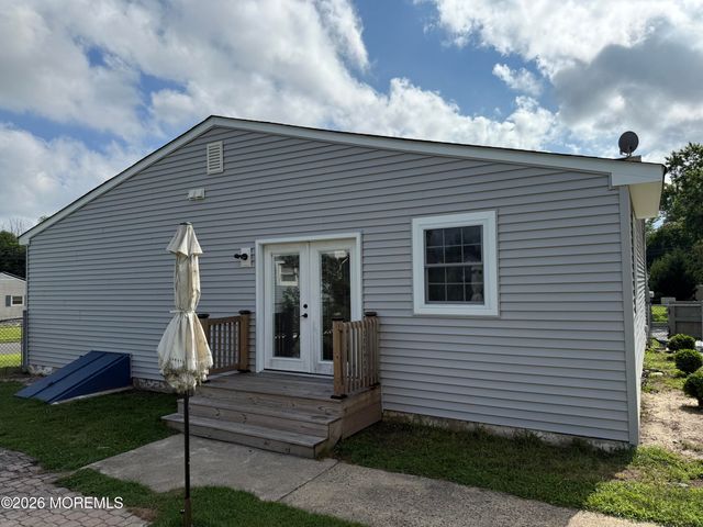 3 Lake Drive, Howell, NJ 07731