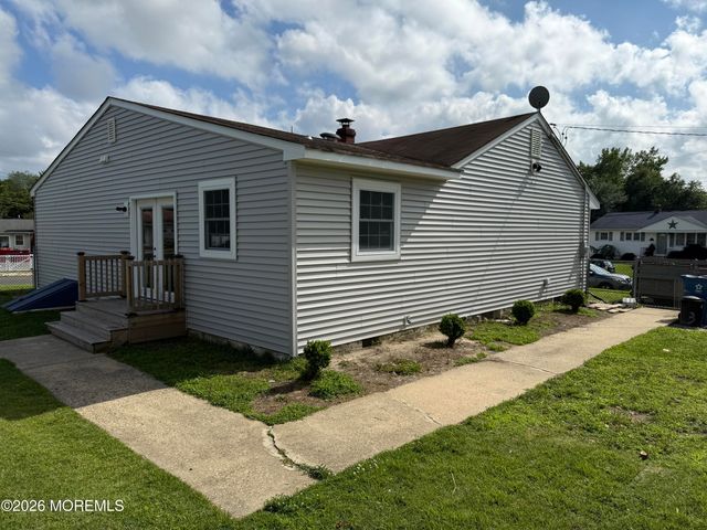 3 Lake Drive, Howell, NJ 07731