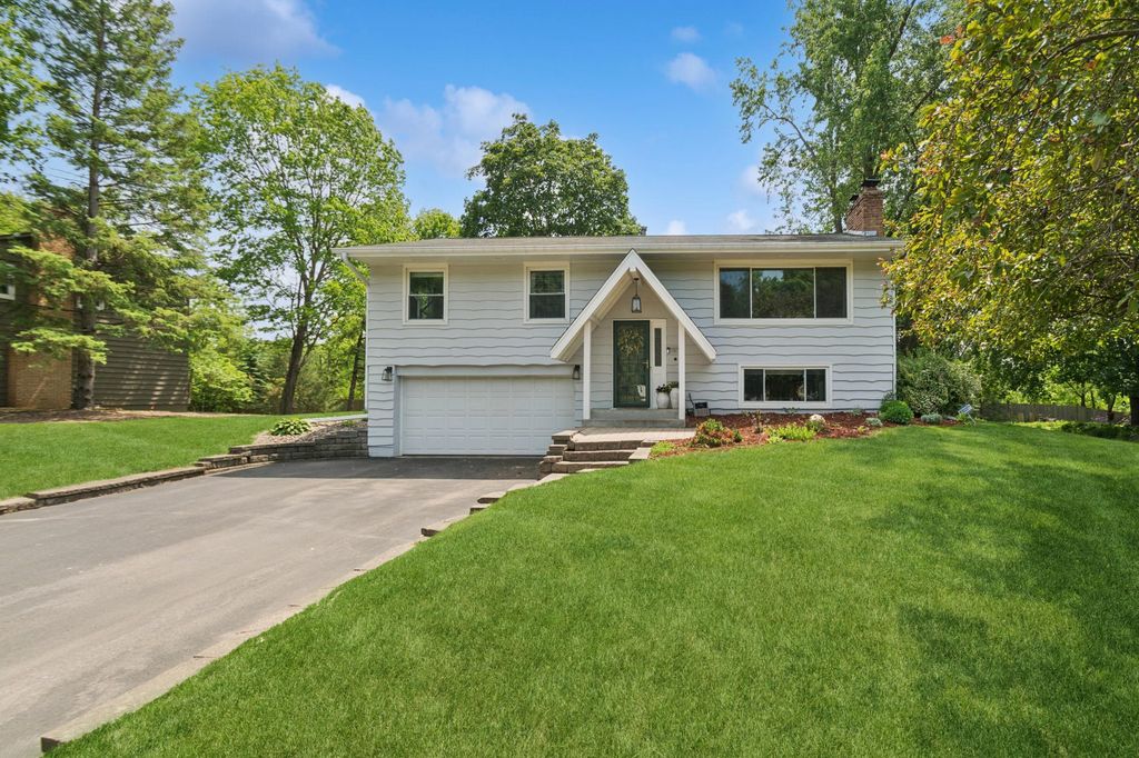 15613 Boulder Creek Drive, Minnetonka, MN 55345