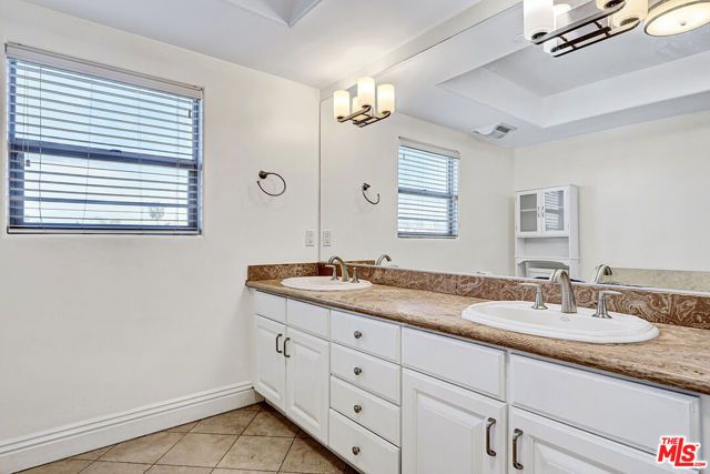 1520 S Shenandoah Street 304, Los Angeles, CA 90035