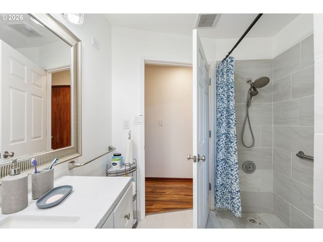 444 Se 153RD Ave, Portland, OR 97233