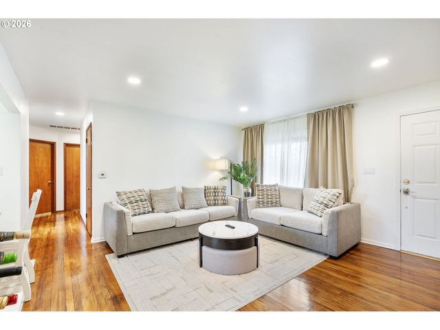 444 Se 153RD Ave, Portland, OR 97233