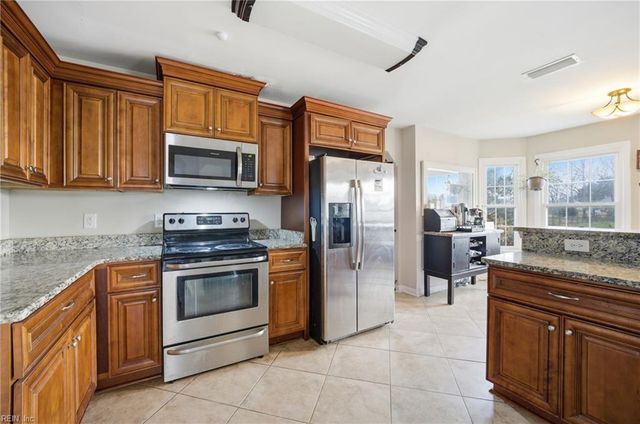 3201 Barberry LN, Virginia Beach, VA 23453