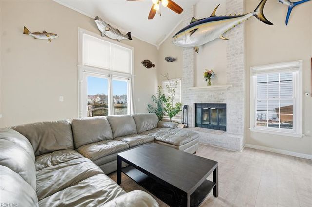 3201 Barberry LN, Virginia Beach, VA 23453