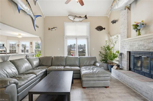 3201 Barberry LN, Virginia Beach, VA 23453