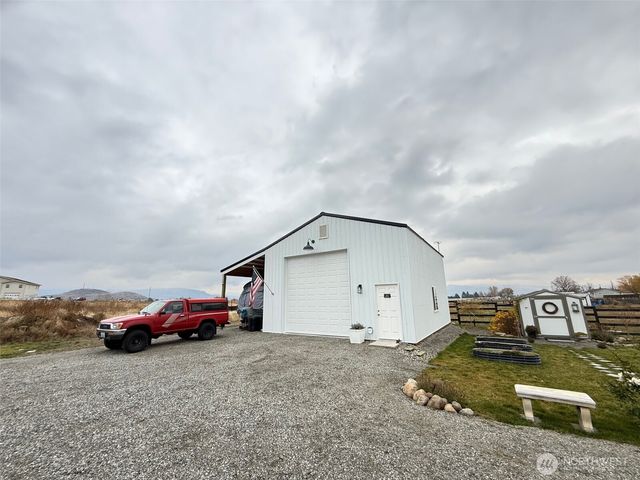 82 Nichols Road, Omak, WA 98841