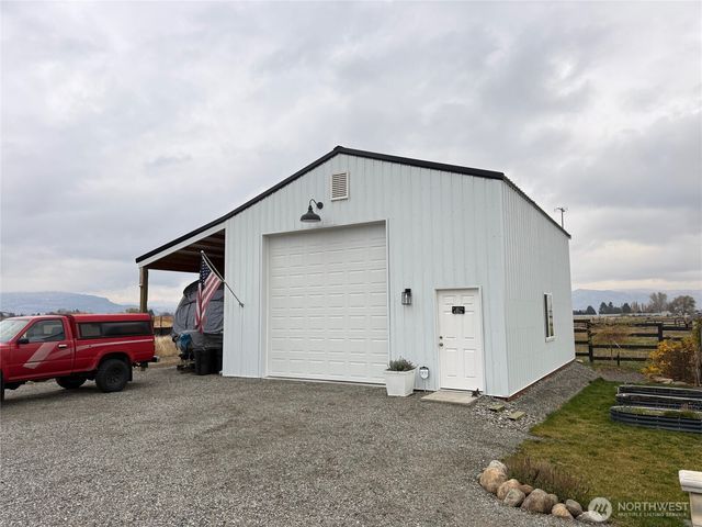 82 Nichols Road, Omak, WA 98841