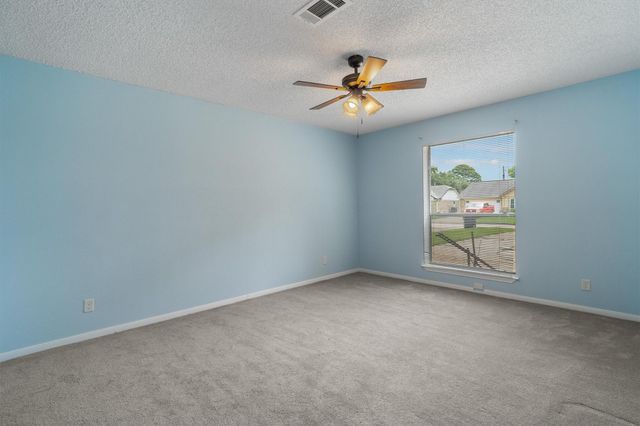 523 White Wing Court, Dickinson, TX 77539