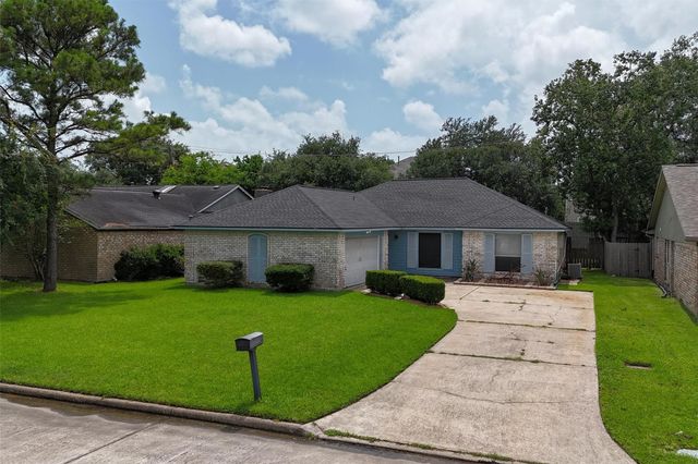 523 White Wing Court, Dickinson, TX 77539
