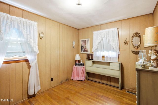948 King Mill Pike, Bristol, VA 24201