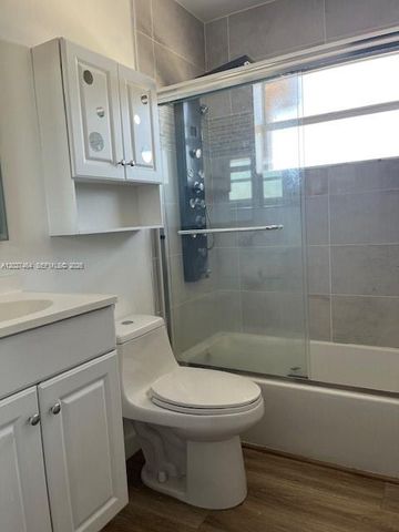 10054 Winding Lake Rd 201, Sunrise, FL 33351