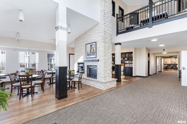 2592 MIDDLE Road 315, Bettendorf, IA 52722