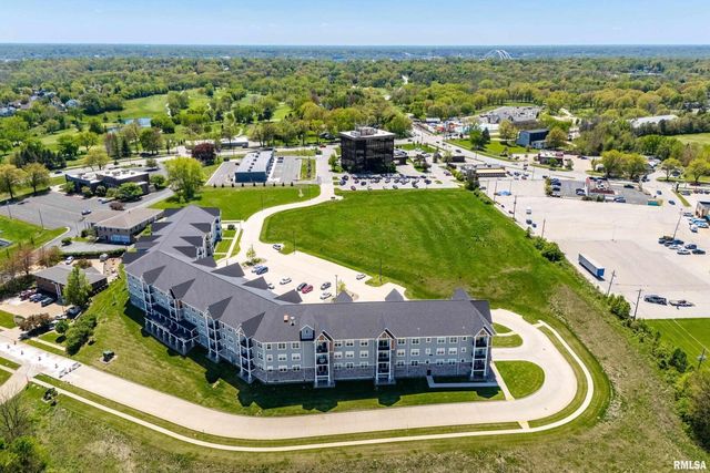 2592 MIDDLE Road 315, Bettendorf, IA 52722