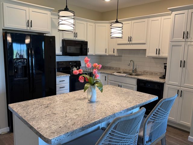 2592 MIDDLE Road 315, Bettendorf, IA 52722