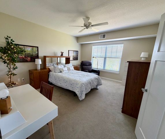 2592 MIDDLE Road 315, Bettendorf, IA 52722