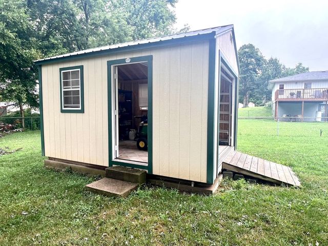 923 Rosemary Street, Aurora, MO 65605