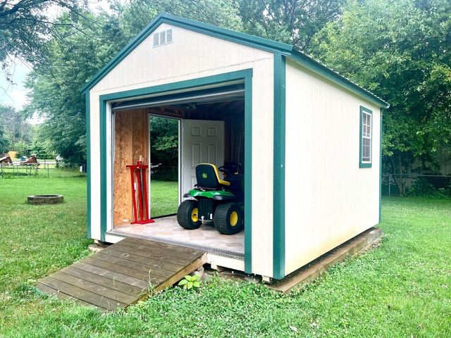 923 Rosemary Street, Aurora, MO 65605