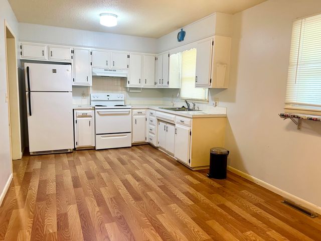 923 Rosemary Street, Aurora, MO 65605