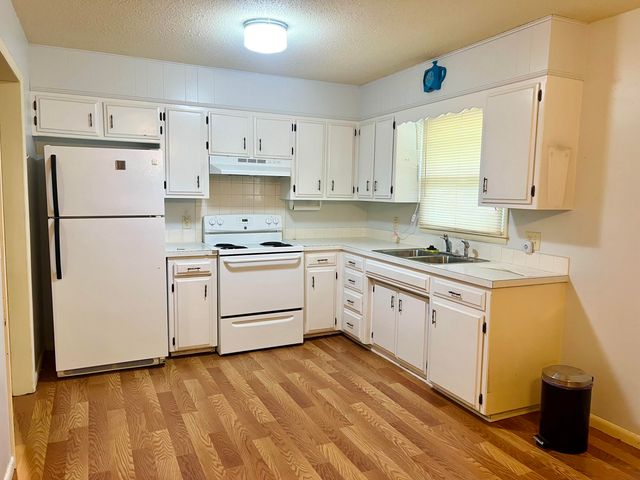 923 Rosemary Street, Aurora, MO 65605