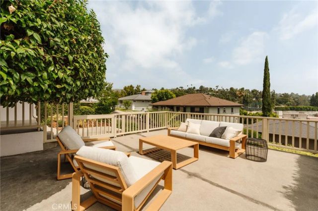 135 Anita Drive, Pasadena, CA 91105