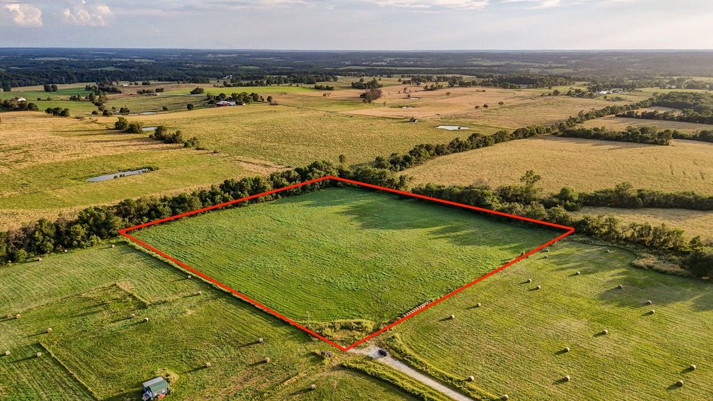000 West Farm Road 124, Bois D Arc, MO 65612