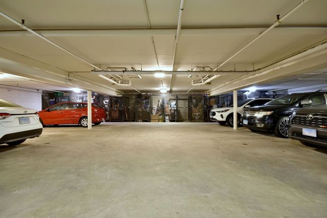 6550 W GUNNISON Street 204, Harwood Heights, IL 60706
