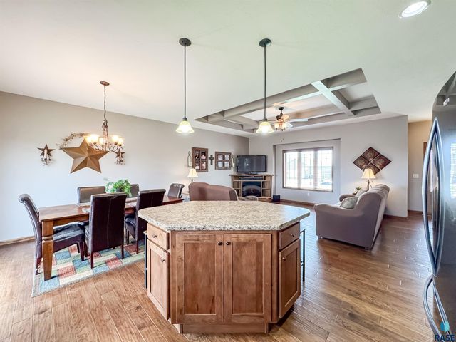 2704 E Augusta St, Brandon, SD 57005