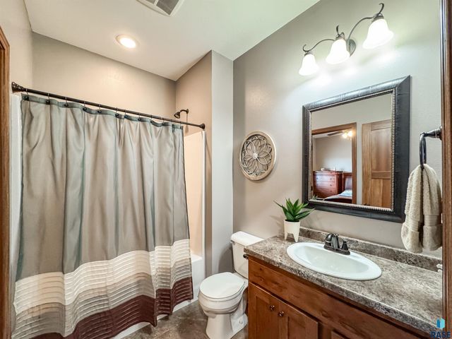 2704 E Augusta St, Brandon, SD 57005