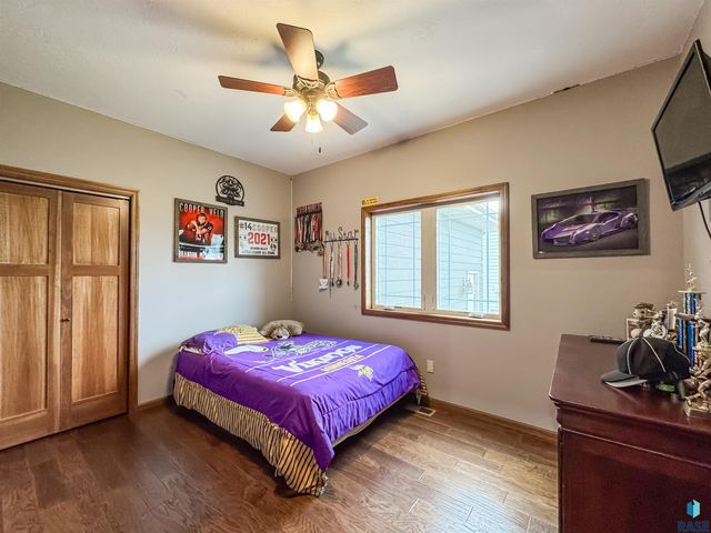 2704 E Augusta St, Brandon, SD 57005
