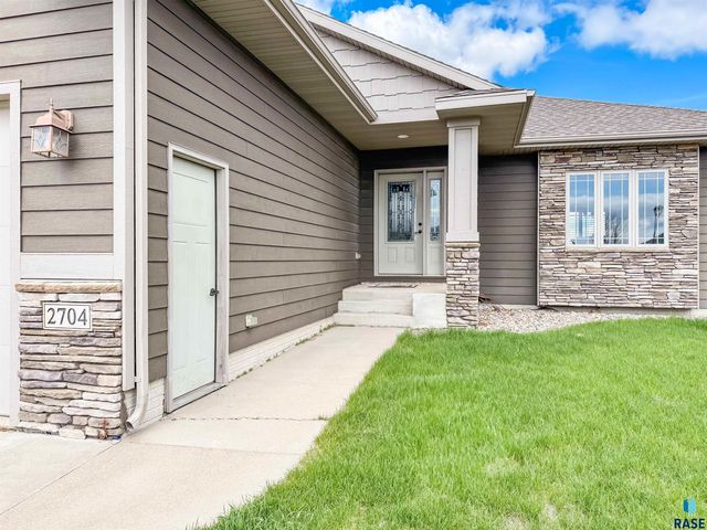 2704 E Augusta St, Brandon, SD 57005