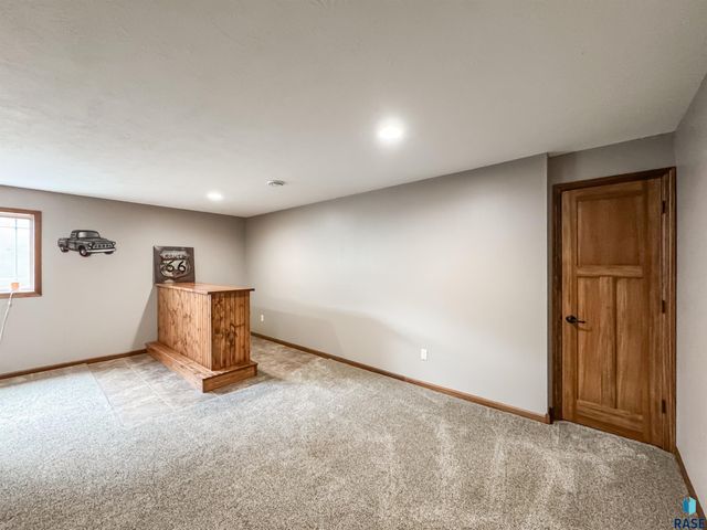 2704 E Augusta St, Brandon, SD 57005