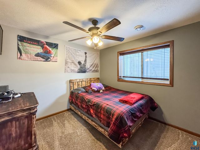 2704 E Augusta St, Brandon, SD 57005