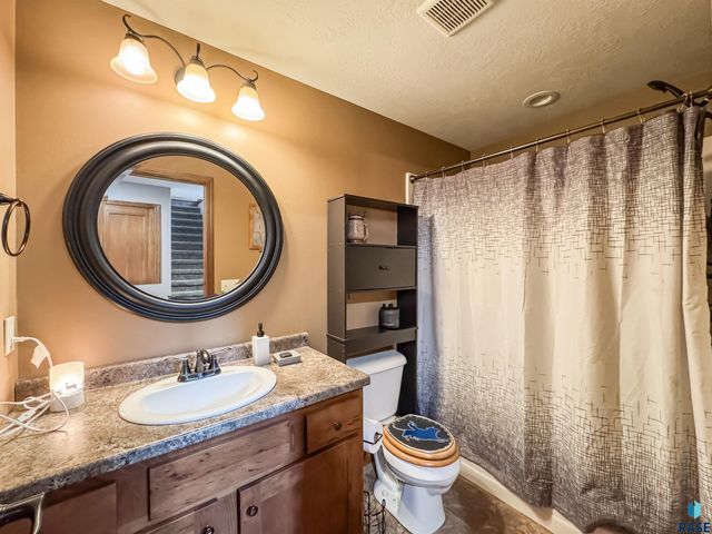 2704 E Augusta St, Brandon, SD 57005