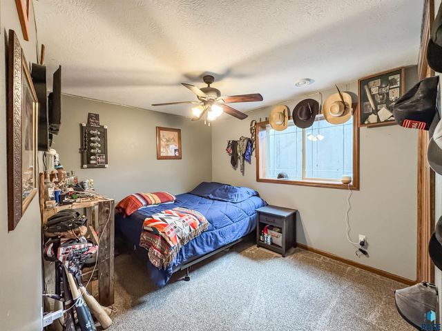 2704 E Augusta St, Brandon, SD 57005