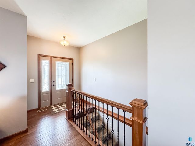2704 E Augusta St, Brandon, SD 57005
