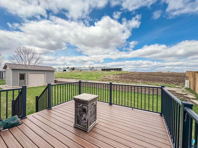 2704 E Augusta St, Brandon, SD 57005